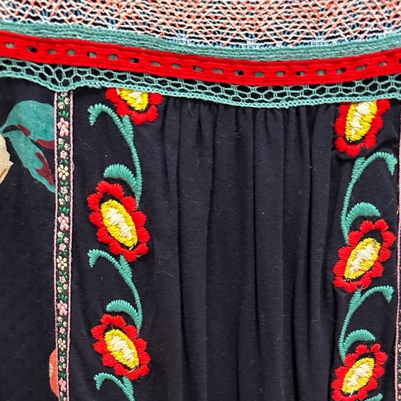 Anthropologie Dakota Embroidered top size small - Picture 3 of 6